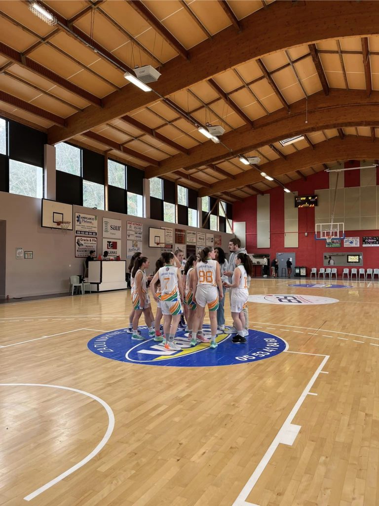 Equipe de basket qui sont solidaire